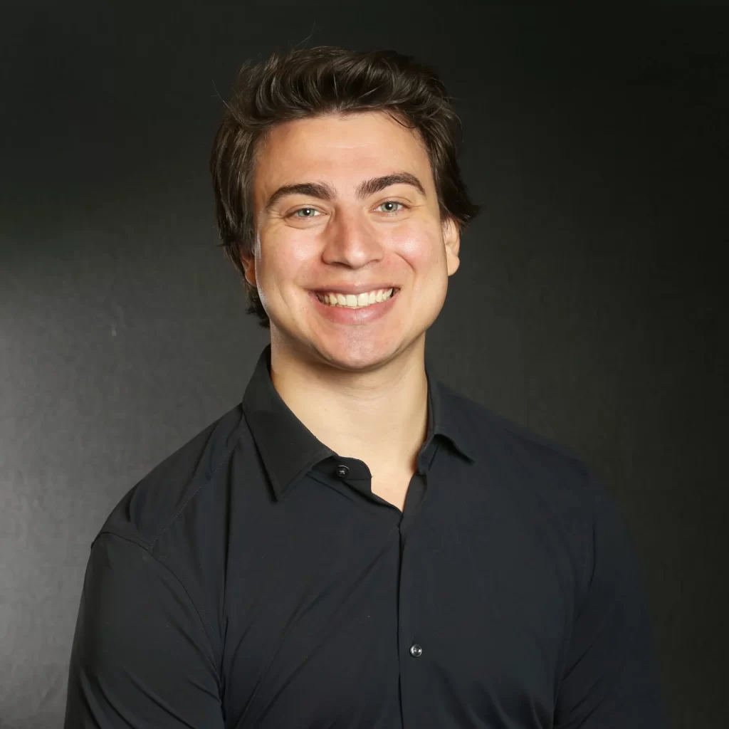 Headshot Austen 1