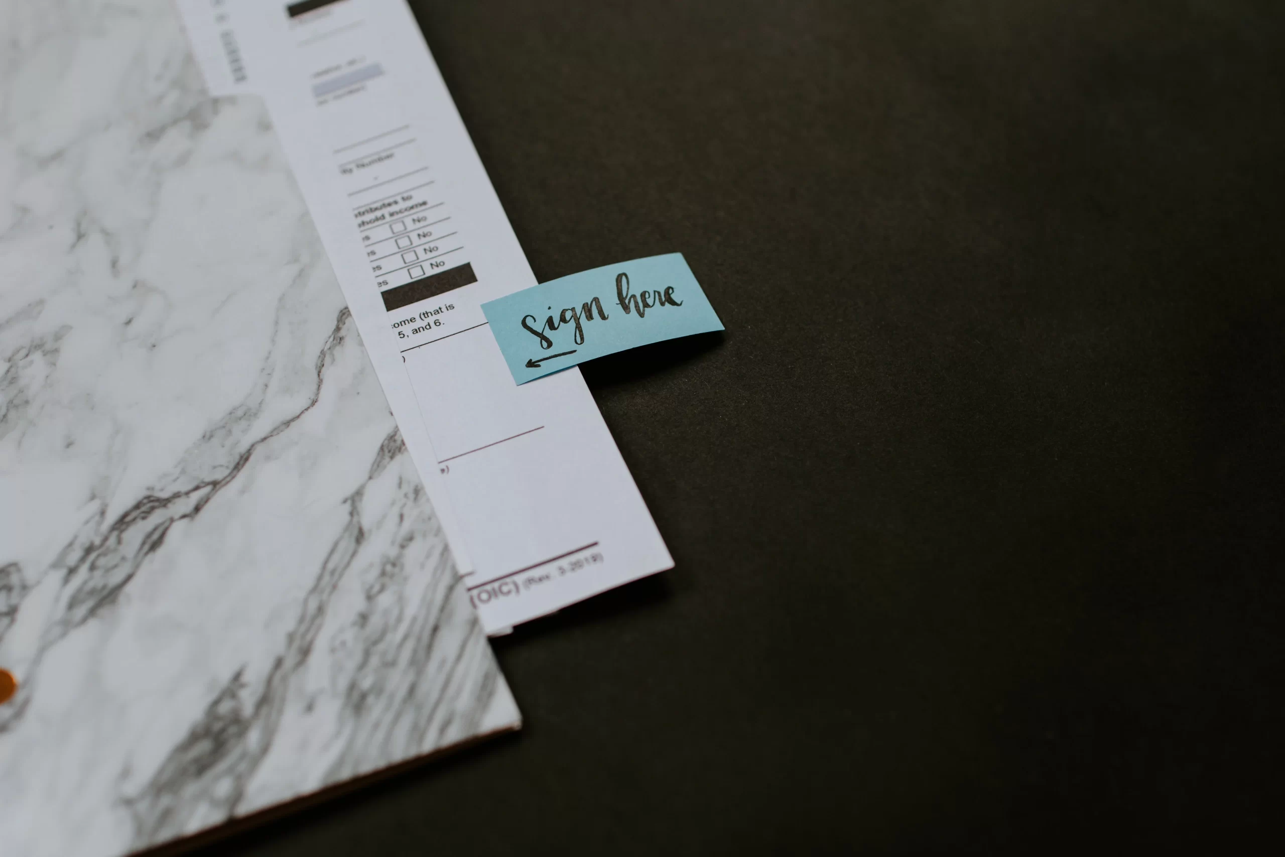 Background Checks vs. Guest Screening for Airbnb & Short-Term Rentals