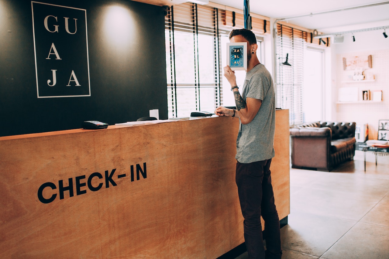 contactless check in pros and cons