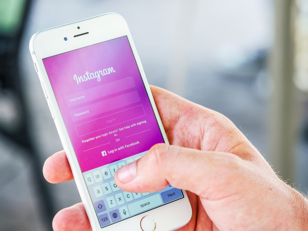 how to advertise your Airbnb on Instagram