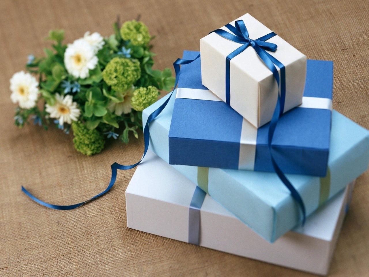 Airbnb gifts for guests