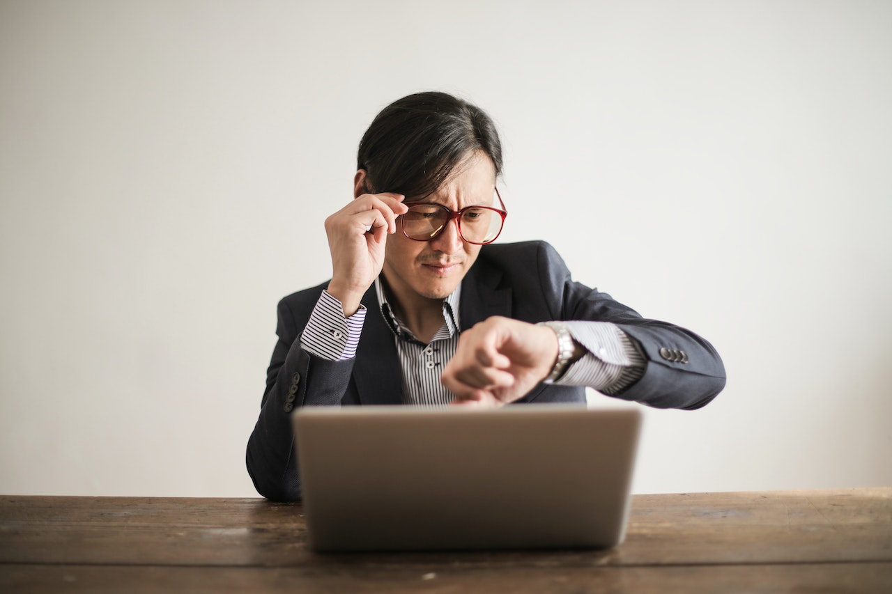 Balancing Convenience and Operations: Handling Airbnb Late Checkouts