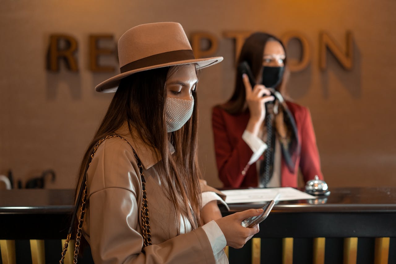 can a hotel refuse service to guest