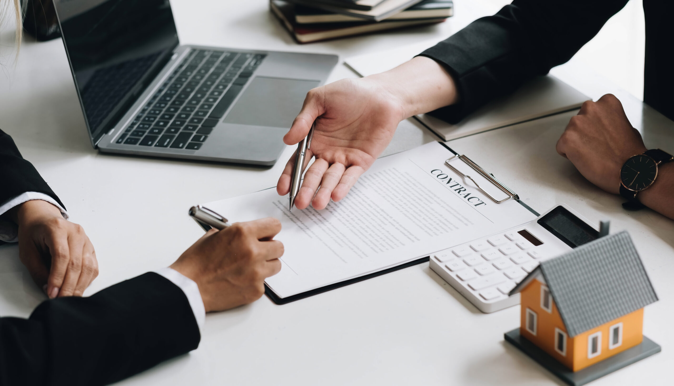 how to run a background check on a tenant