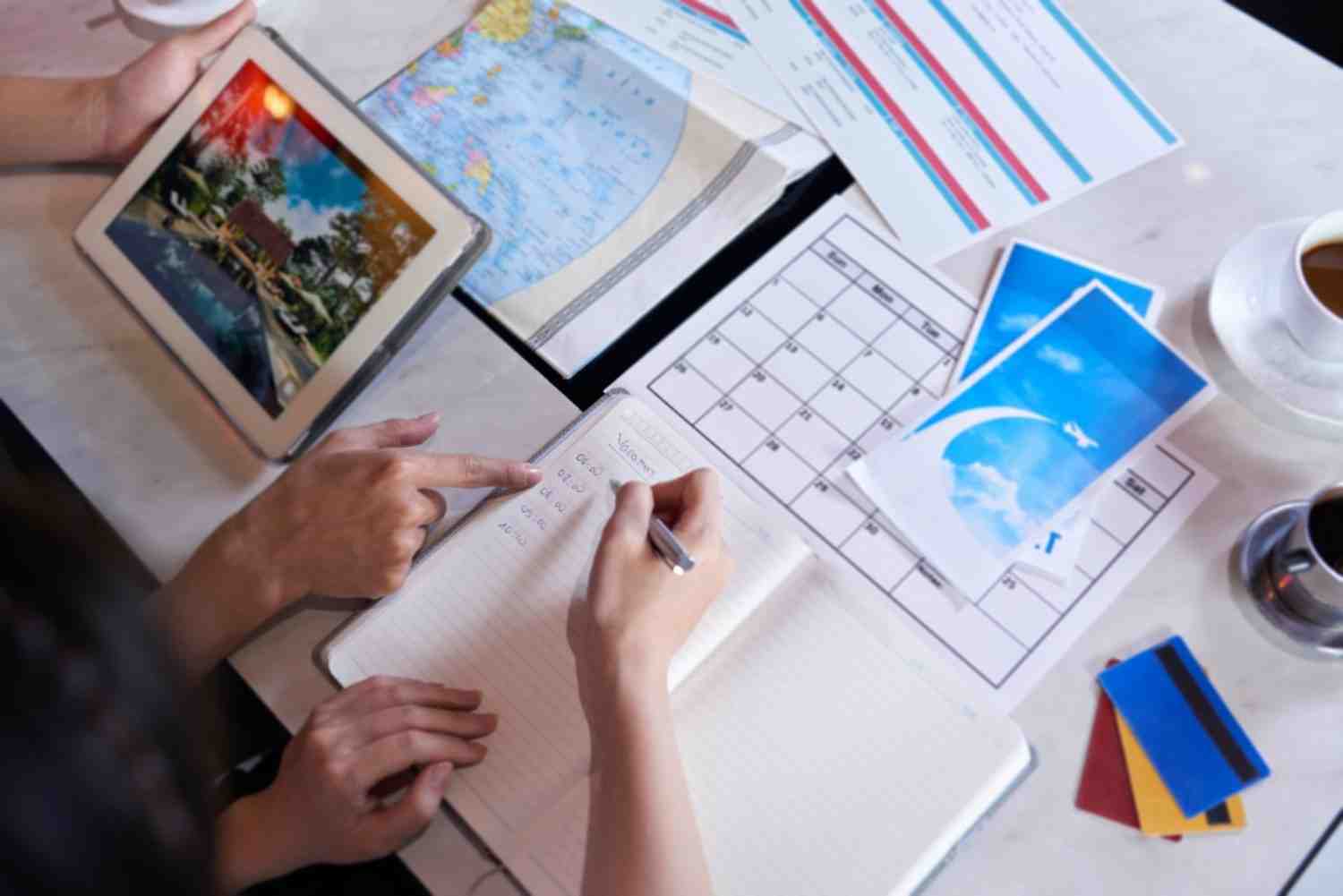 Step-by-Step Guide to Earning Airbnb Superhost Status in 2025